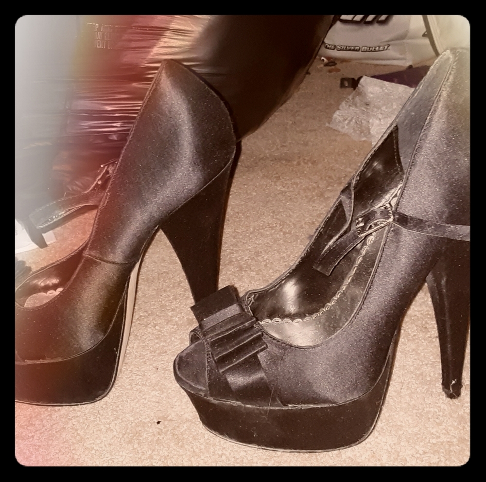 Bebe bow pumps